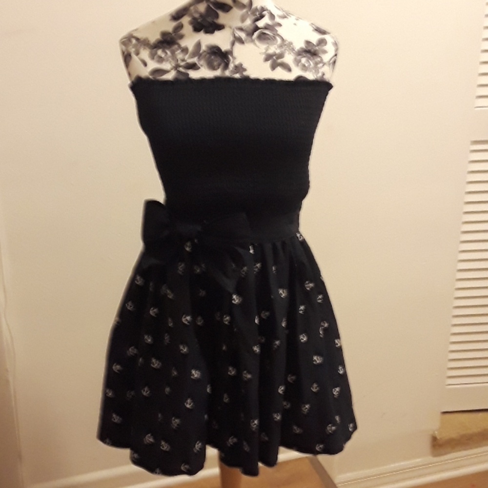 Abercrombie and Fitch. Nautical strapless dress